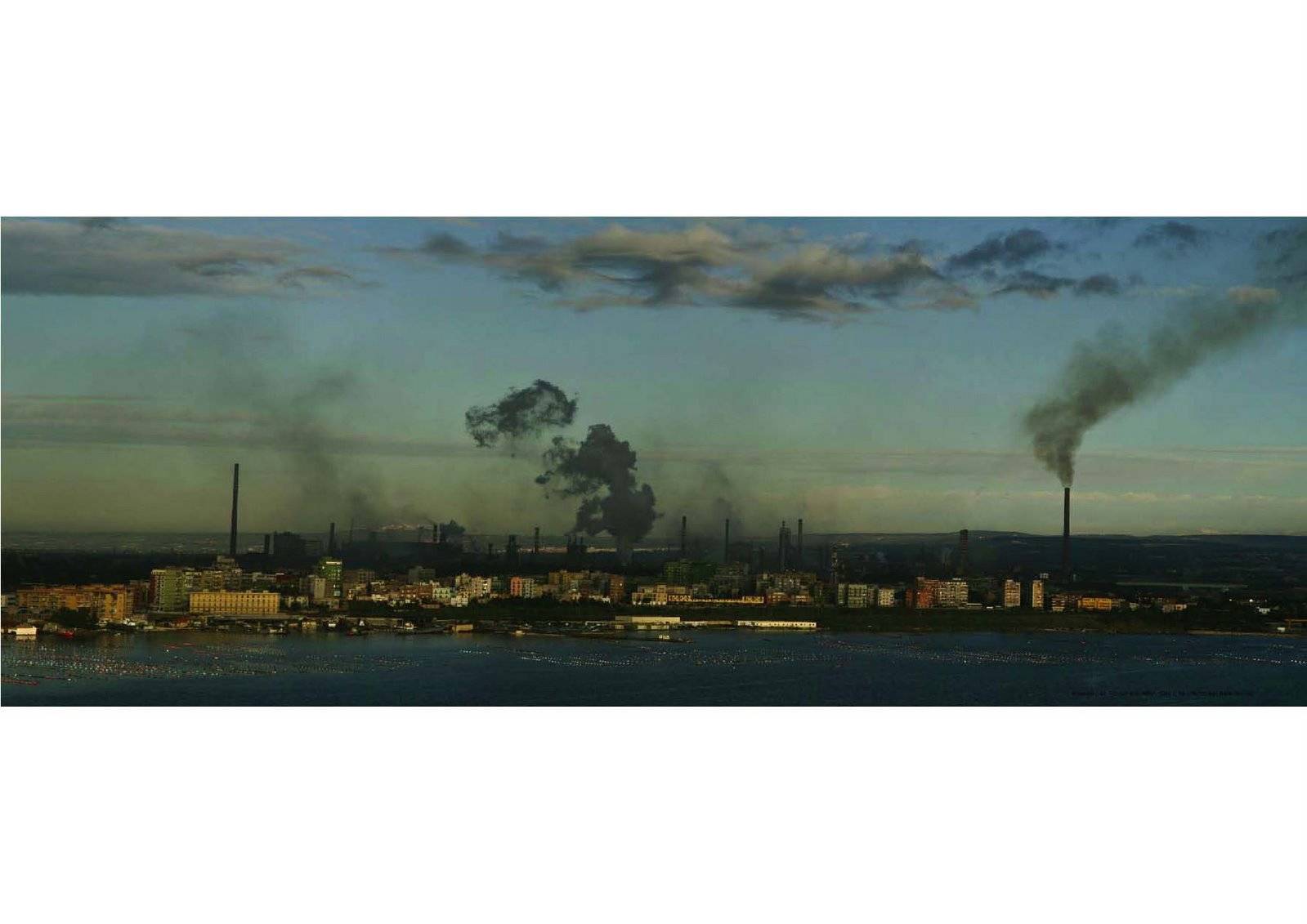 Taranto accerchiata dai fumi (2007)