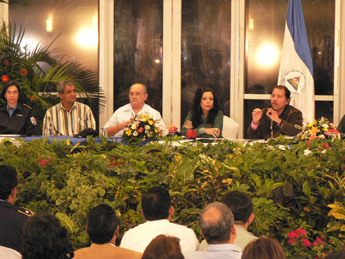 Ortega riunito con il suo Gabinetto © (Foto G. Trucchi)