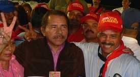 Daniel Ortega con Alexis Arguello e Daysi Torres, candidati per Managua (© Foto G. Trucchi)