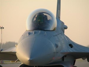 F16 caccia