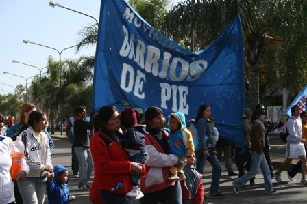 Donne con bambini nella marcia del 14 giugno in omaggio al Che