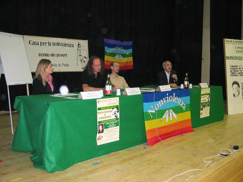 Conferenza sul tema: "NONVIOLENZA E MEDICINA OMEOPATICA" - 2 ottobre 2004. 