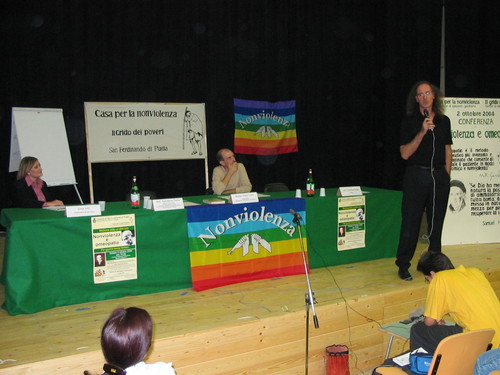 Conferenza sul tema: "NONVIOLENZA E MEDICINA OMEOPATICA" - 2 ottobre 2004.