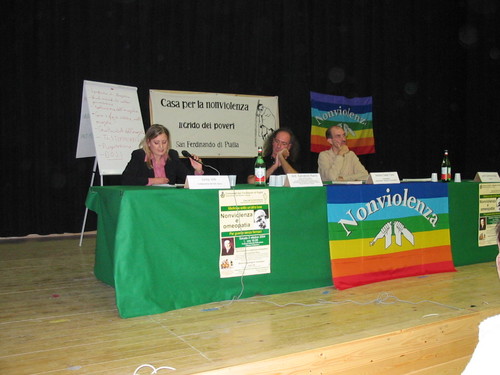 Conferenza sul tema: "NONVIOLENZA E MEDICINA OMEOPATICA" - 2 ottobre 2004.