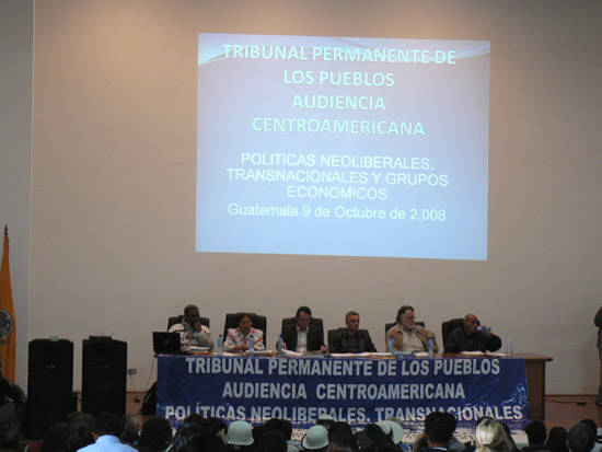 I sei giudici del TPP durante l'udienza in Guatemala (© Foto G. Trucchi)