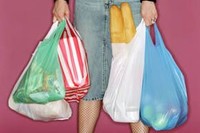 I nostri quindici miliardi di motivi per non usare sacchetti di plastica