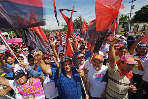 Sandinisti festeggiano per le strade di Managua (Foto La Prensa)