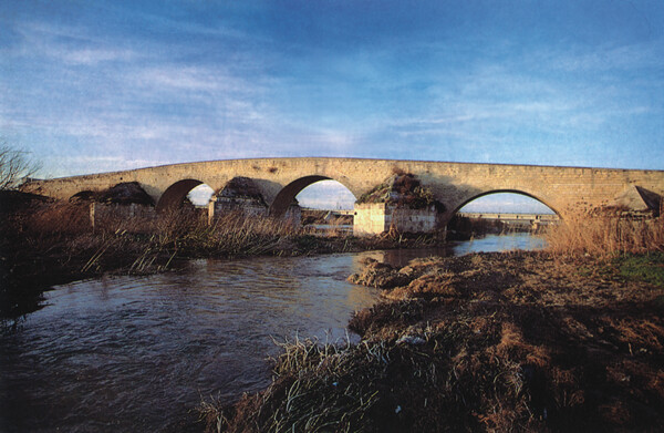 Ponte romano sul fiume Ofanto, presso Canosa di Puglia