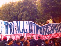 Taranto scende in piazza contro l'Ilva e su Internet scatta la mobilitazione