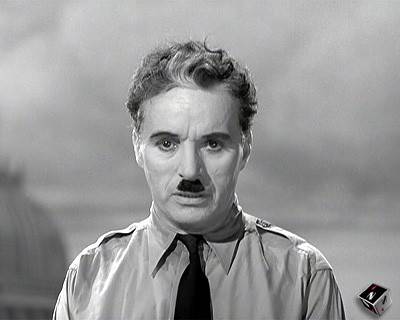 Chaplin nel film "Il grande dittatore"