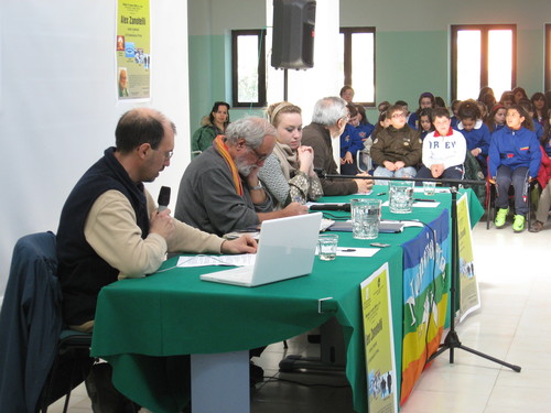 10 marzo 2009 - Conferenza di Alex Zanotelli a San Ferdinando di Puglia . Galleria fotografica della manifestazioni Casa per la nonviolenza, associazione di ispirazione gandhiana.