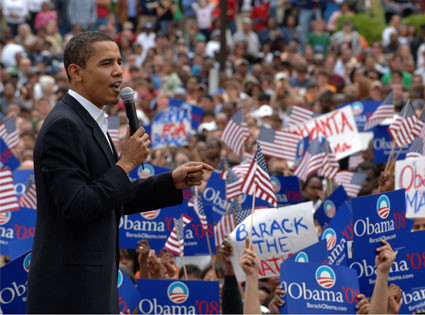 Barack Obama davanti ai suoi sostenitori
