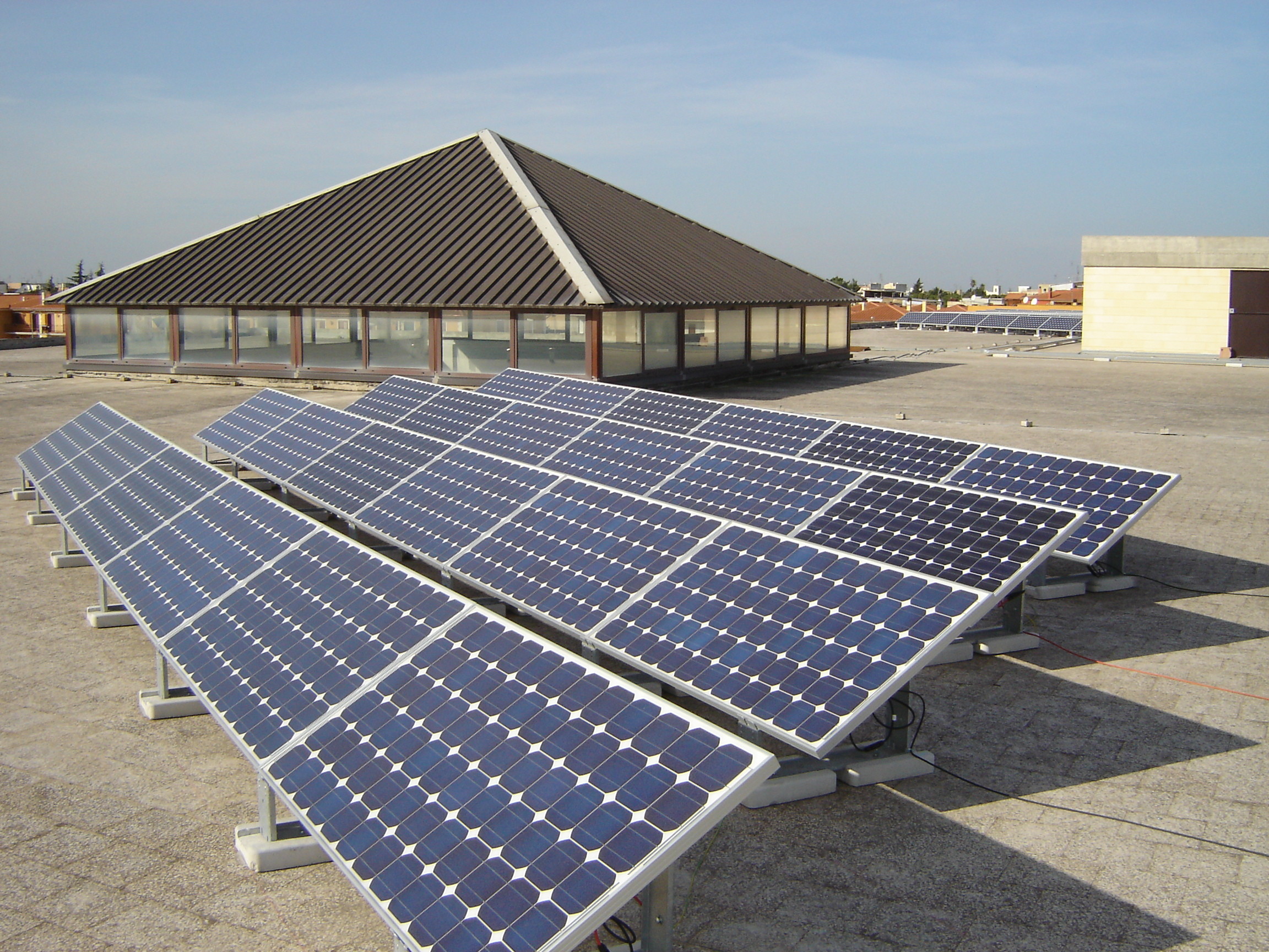 Impianto fotovoltaico dell'Istituto di Istruzione Secondaria Superiore "Ignazio Silone" di San Ferdinando di Puglia.