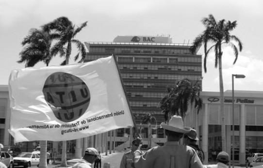 Manifestazione davanti all'Edificio Pellas (Foto G. Trucchi)