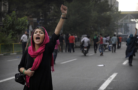 Proteste in Iran per chiedere democrazia e libertà