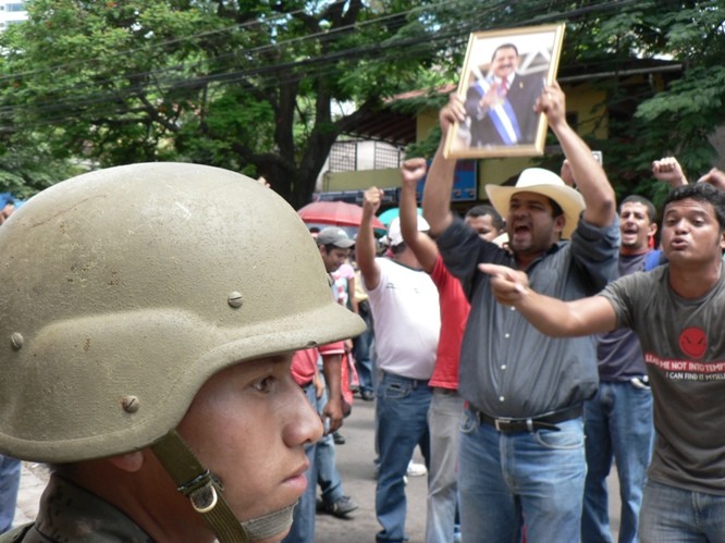 I movimenti popolari continuano la loro protesta contro il golpe © (Foto G. Trucchi)