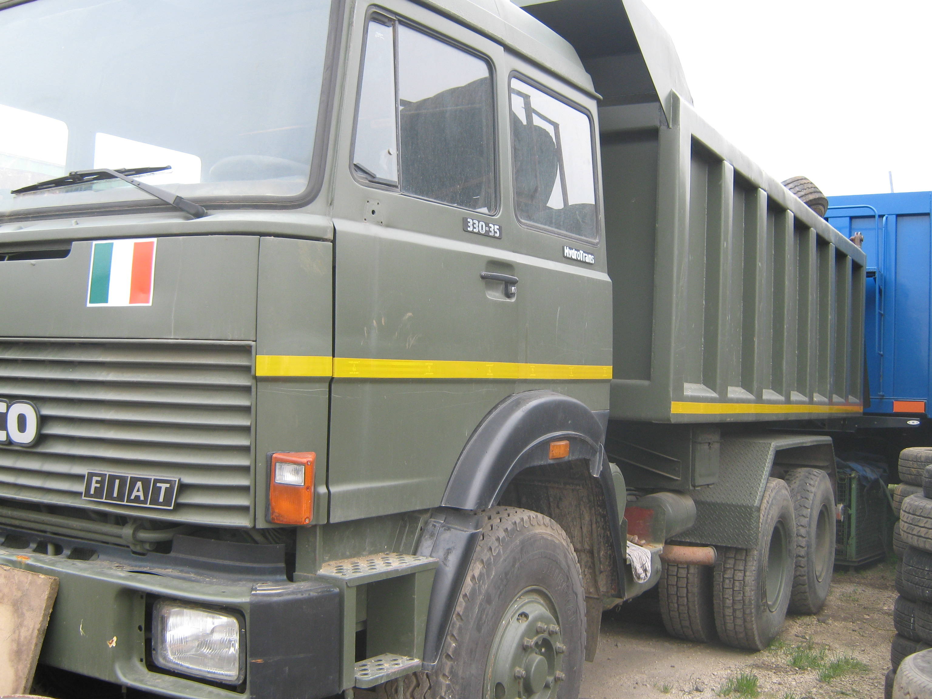 Camion militare destinato all'ospedale di Kimbau (R. D. Congo)