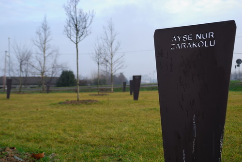 Padova,il Giardino dei Giusti,la stele che ricorda Ayse Nur Zarakolu.Poetessa turca,per venticinque anni si è battuta in difesa della libertà di espressione e dei diritti umani.Ha pubblicato diversi libri sulla questione curda e sul genocidio del popolo armeno