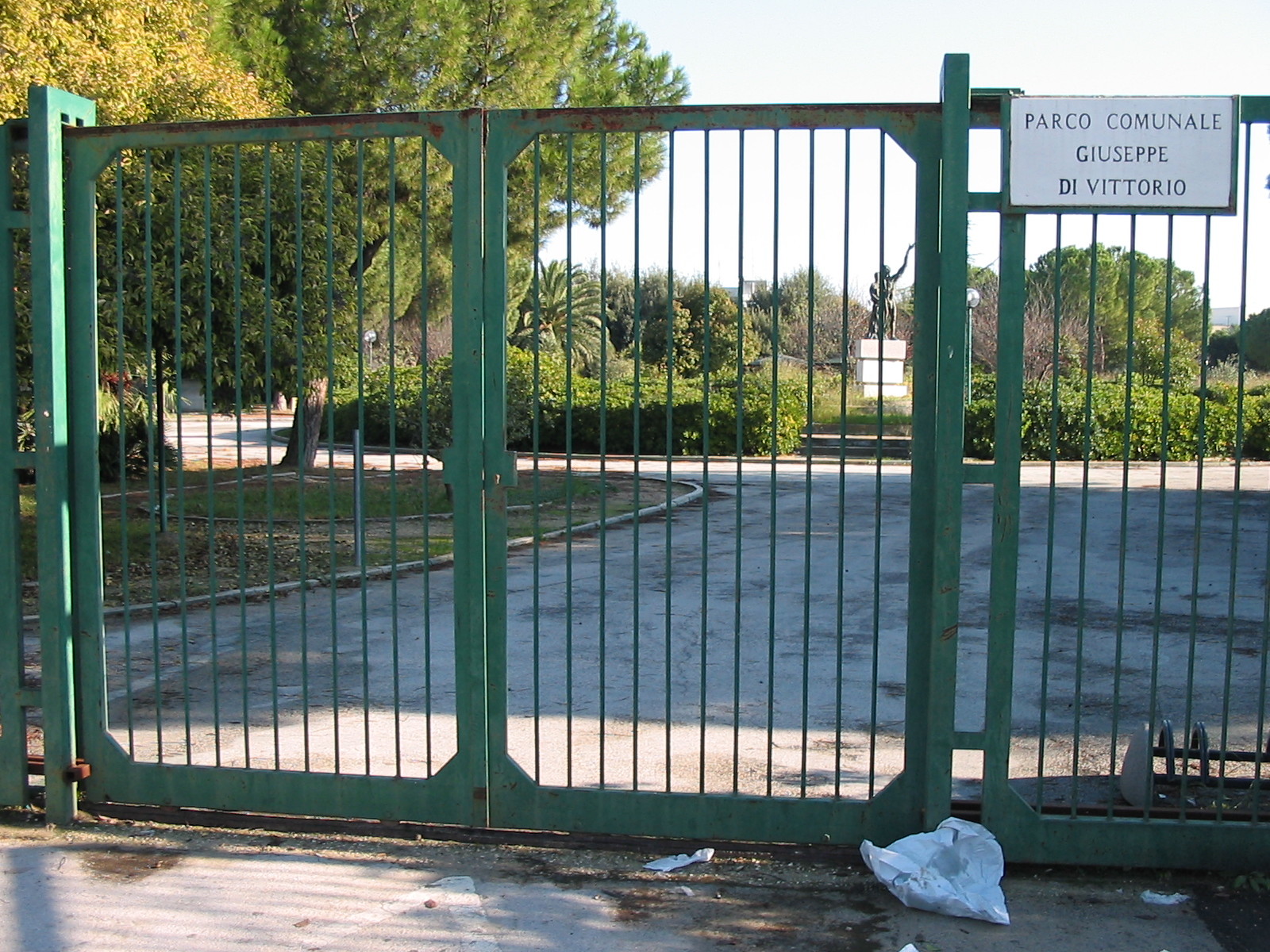 Parco comunale "Giuseppe Di Vittorio" sempre chiuso (San Ferdinando di Puglia)