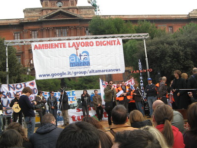 Il palco della manifestazione del 28 novembre 2009