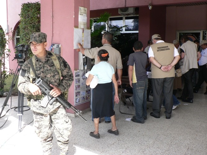 L’esercito ha fatto da padrone nei seggi dell’Honduras © (Foto G. Trucchi)