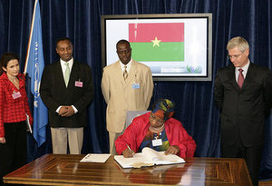 Il Burkina Faso firma la convenzione cluster