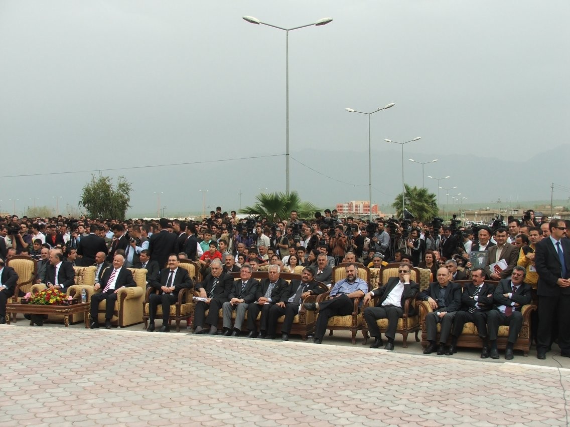 Kurdistan 2010. Halabja. I presenti alla cerimonia.