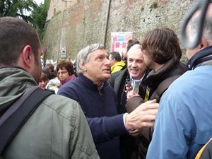 Alcune immagini dalla Marcia per la Pace Perugia Assisi del 16 maggio 2010. Don Luigi Ciotti e Flavio Lotti