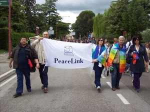 Peacelinkers in marcia (Andrea, Alessandro, Lidia, Paolo, Milvia)