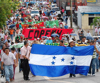 Honduras: Maestri e organizzazioni sindacali in piazza. Nessuna riconciliazione