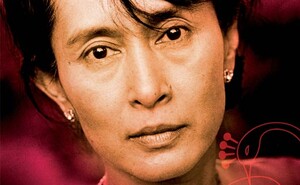 Finalmente libera! Aung San Suu Kyi, l'attivista birmana premio Nobel per la pace, è stata finalmente liberata dalla Giunta militare che la teneva agli arresti domiciliari. Adesso potrebbe ritirare proprio quel premio Nobel che gli fu assegnato nel 1991.