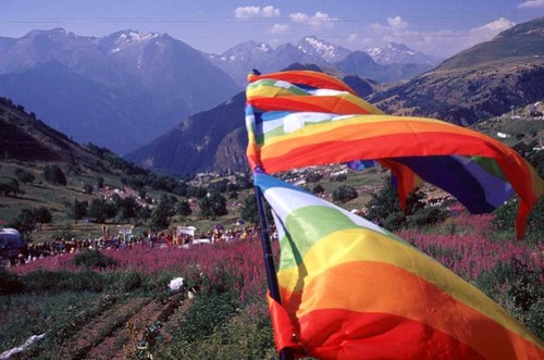 Le nostre bandiere della pace sventolano in Francia all'arrivo della tappa del Tour de France, il 13 Luglio 2003 sull'Alpe d'Huez! Giulio  