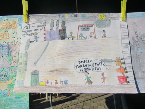 durante la raccolta firme organizzata dal Comitato Donne per Taranto, abbiamo lasciato che anche i bambini potessero metter la "loro" firme: e quale modo migliore se non fargli fare un bel disegno