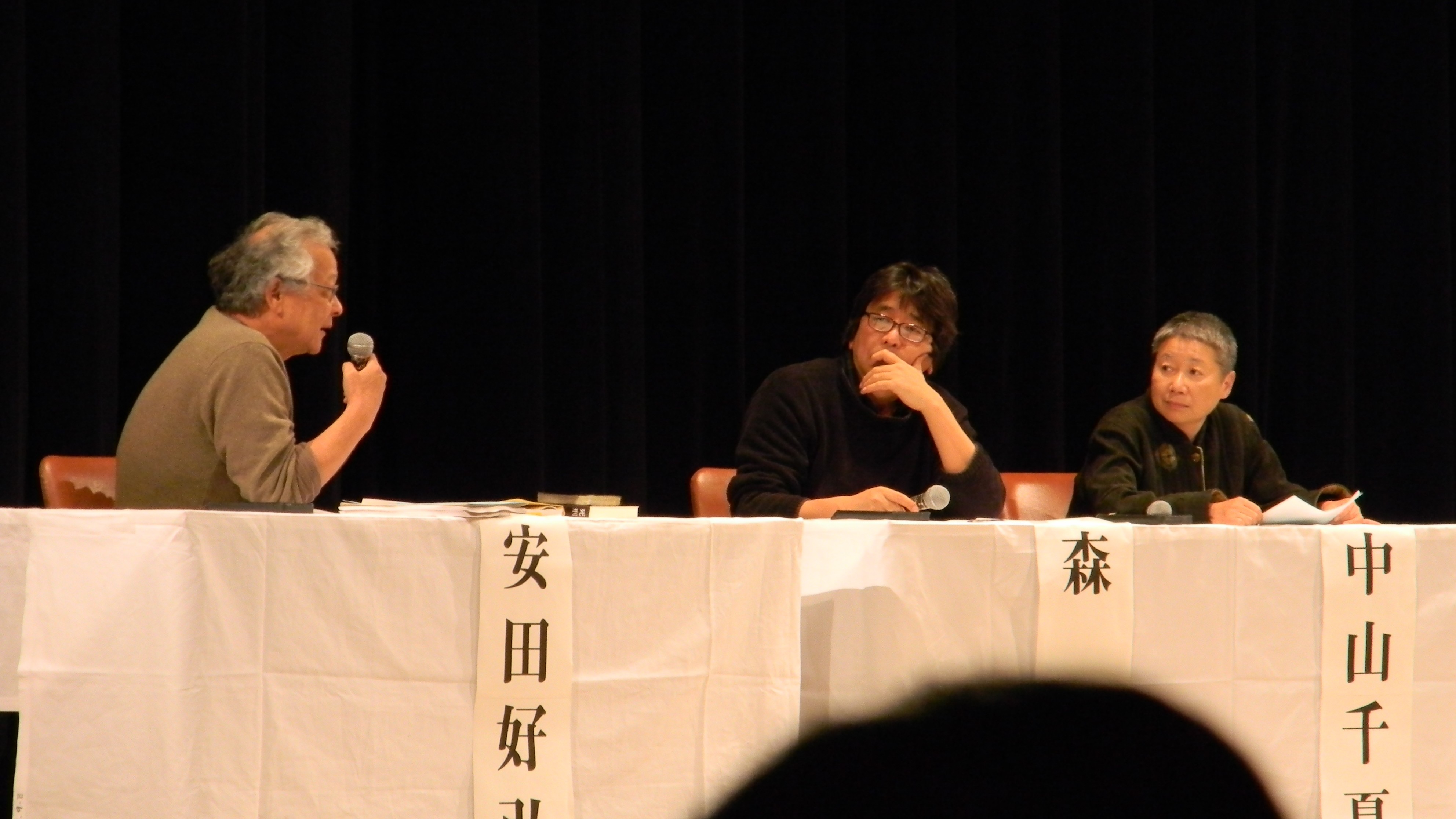 da destra Chinatsu Nakayama, Tatsuya Mori e l'avv. Yasuda