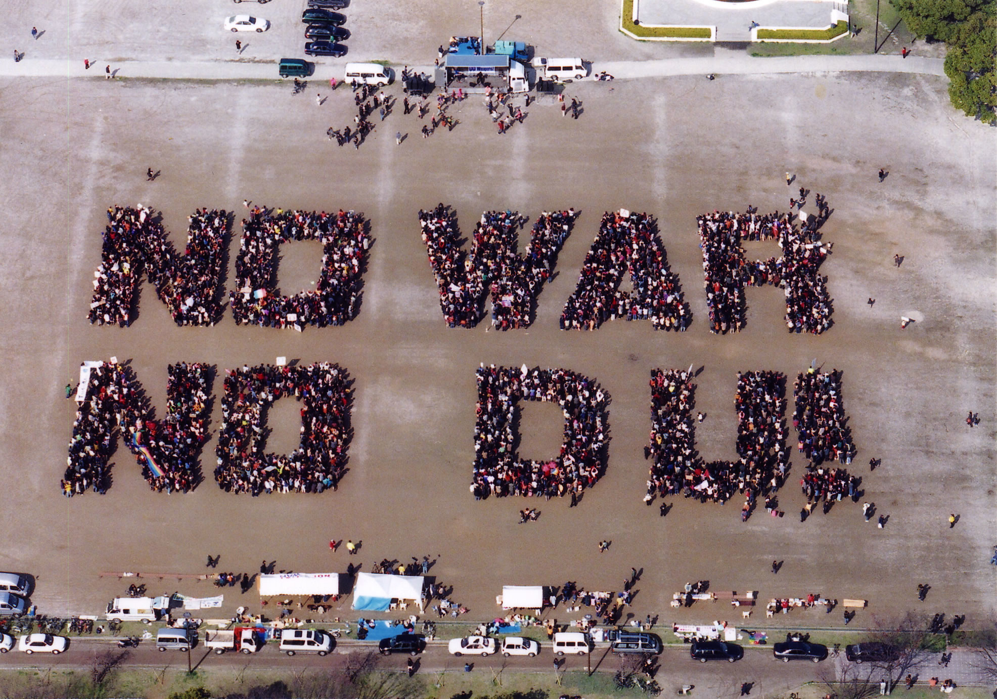 La fotografia aerea scattata da Toyoda Naomi per dire no alla guerra e all'uso dell'uranio impoverito (DU). Pubblicata anche dal New York Times. 