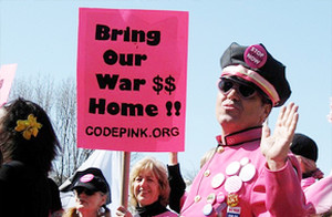 manifestazione di donne contro la guerra
