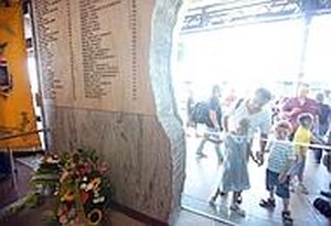 2 agosto 1980, lo squarcio alla stazione di Bologna dopo la bomba. Nel 2010 l'Unesco lo ha dichiarato Patrimonio per la Pace  