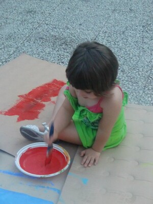 “Mani nel COLORE, Mani nella TERRA”. Tutti i bambini hanno il diritto di mettere le mani nella "loro Terra" (al lavoro nel quartiere Tamburi a Taranto) 