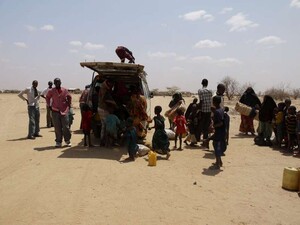 Migliaia di cittadini lasciano la Somalia, dove la fame uccide 2000 persone al giorno,in gran parte bambini di meno di 5 anni.Qui siamo a Dollo Ado (Etiopia), uno dei 4 campi allestiti nel paese con l'Alto Commissariato ONU rifugiati e altre Organizzazioni (foto UNHCR)