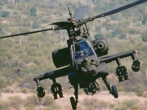 Questo è un elicottero Apache, è un importante supporto della Nato all'avanzata delle truppe anti-gheddafi. Ma vi sono vari retroscena di questo attacco a Tripoli. Il 1° agosto la Norvegia aveva ritirato tutti i propri aerei da guerra dal fronte libico e non borbardava più. Il disimpegno norvegese rischiava di essere imitato anche dall'Italia (con la Lega riottosa) e dalle nazioni europee alle prese con la crisi finanziaria e i tagli di bilancio. 