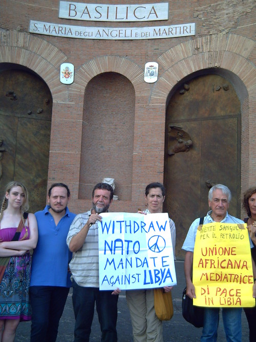 "Allontanate la Nato dalla Libia". Roma, 15 settembre 2011. Foto scattata al seminario sull'energia del Forum energia