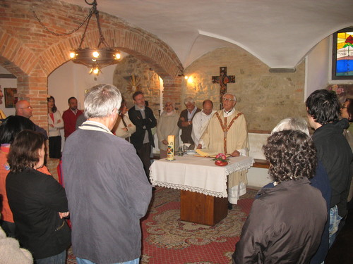 Don Luigi Bettazzi, celebra la Messa nella cappella della Casa per la Pace - anno 2007