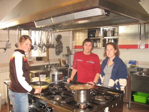  Klara Seidel, Alex Annen, Chiara Adinolfi, colontari presso la casa per la Pace - 2008