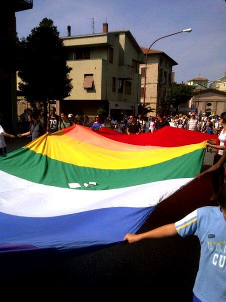 Perugia Assisi 2011 sventola la bandiera della Pace