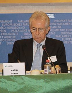 Mario Monti al congresso Uef, marzo 2011