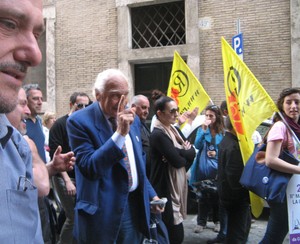 Marco Pannella si batte da sempre per i diritti dei detenuti. Nel 2005 promosse la prima Marcia per l'amnistia e la giustizia, che si svolse il giorno di Natale.