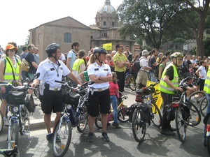 Campagna Salvaciclisti a Roma. Polizia Municipale in bicicletta