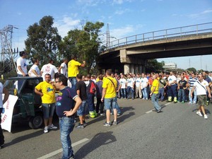 Il "Comitato Cittadini e Lavoratori Liberi e Pensanti" in protesta davanti alle portinerie dell'Ilva
