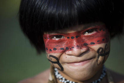 Un bambino della tribù Guarani Kaiowa. 