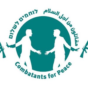 Combattenti per la Pace è un movimento bi-nazionale attivista per la pace degli ex combattenti israeliani e palestinesi che una volta erano parte del ciclo della violenza e oggi stanno lavorando insieme per la pace e la convivenza con metodi nonviolenti.